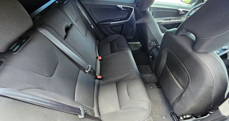 Volvo V60 cena 56000 przebieg: 192000, rok produkcji 2017 z Garwolin małe 326